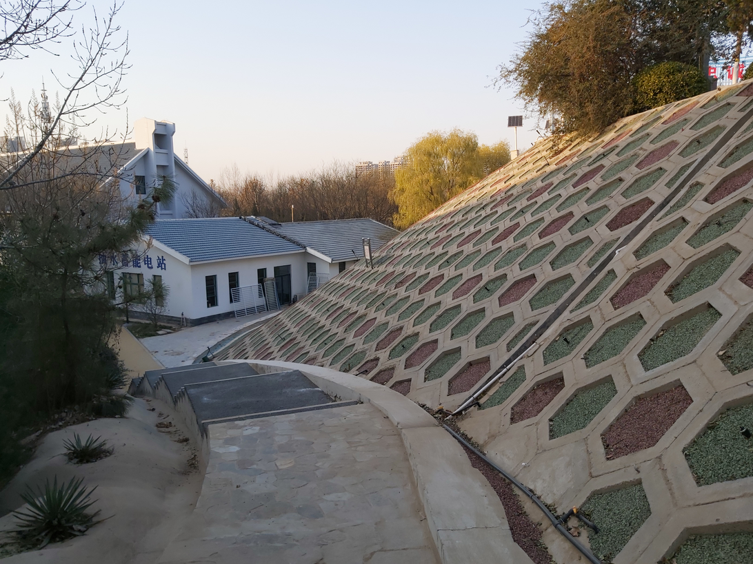 聚氨酯生態(tài)護坡